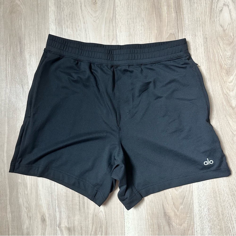 ‘alo yoga’ 7” conquer react performance short